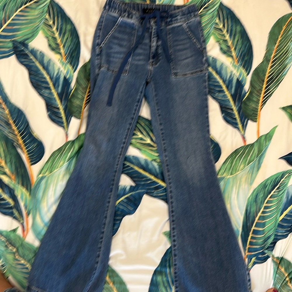 Risen flare stretchy jeans